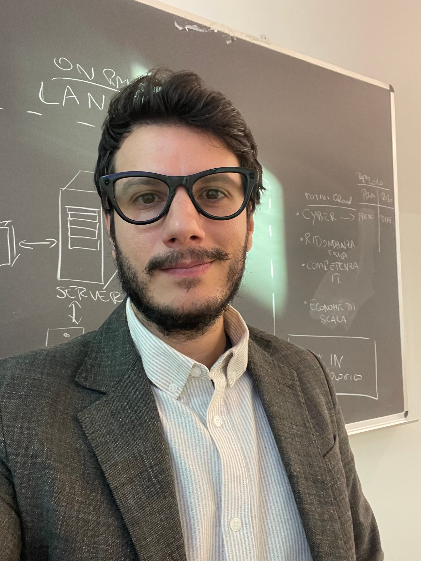 Valentino Grossi - AI Strategist alla lavagna